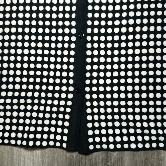 Anne Klein Polka Dot Stretch Back Button Short Sleeve Top - Medium - Picture 4 of 8
